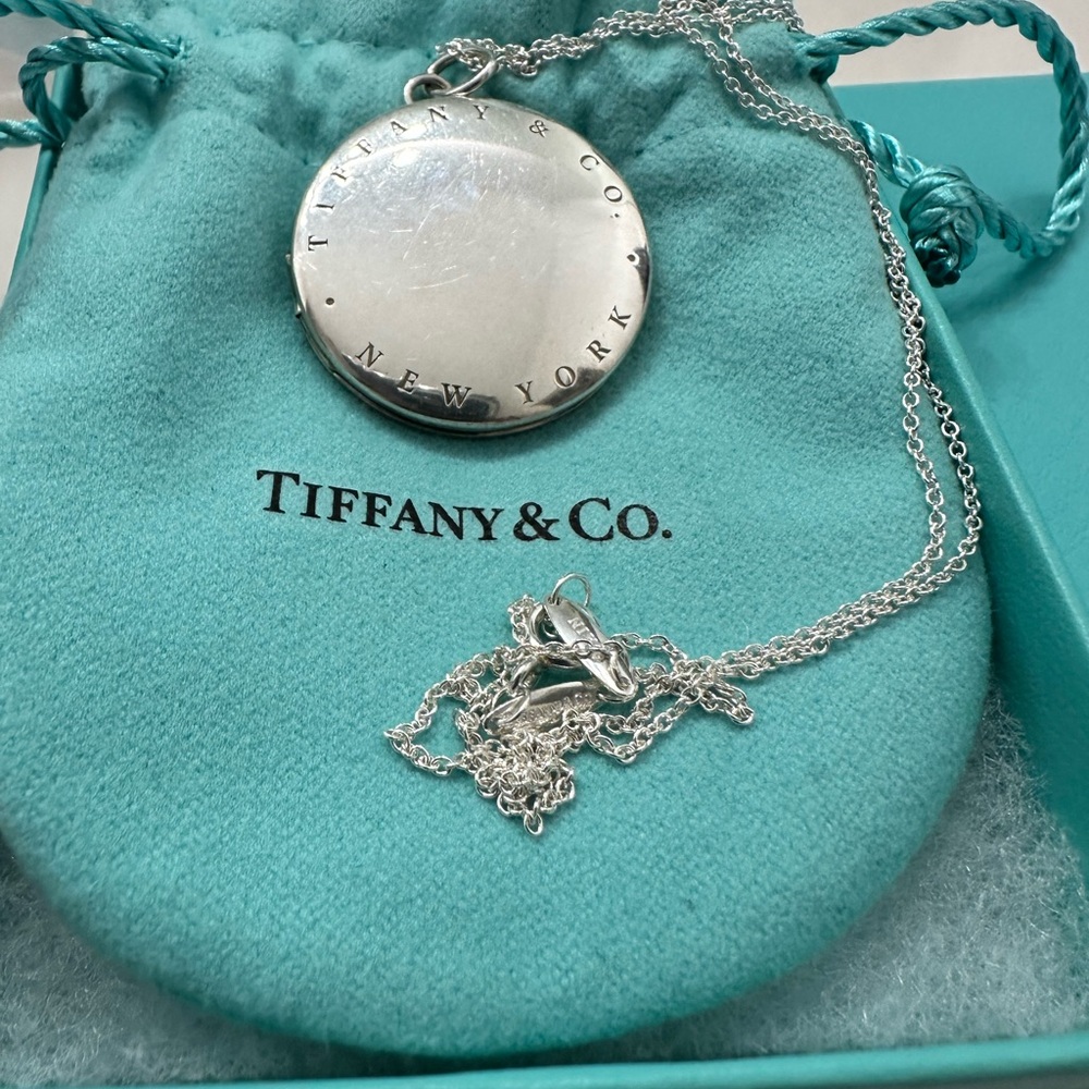 Tiffany & Co. New York Silver Round Locket Pendent Necklace 🩵